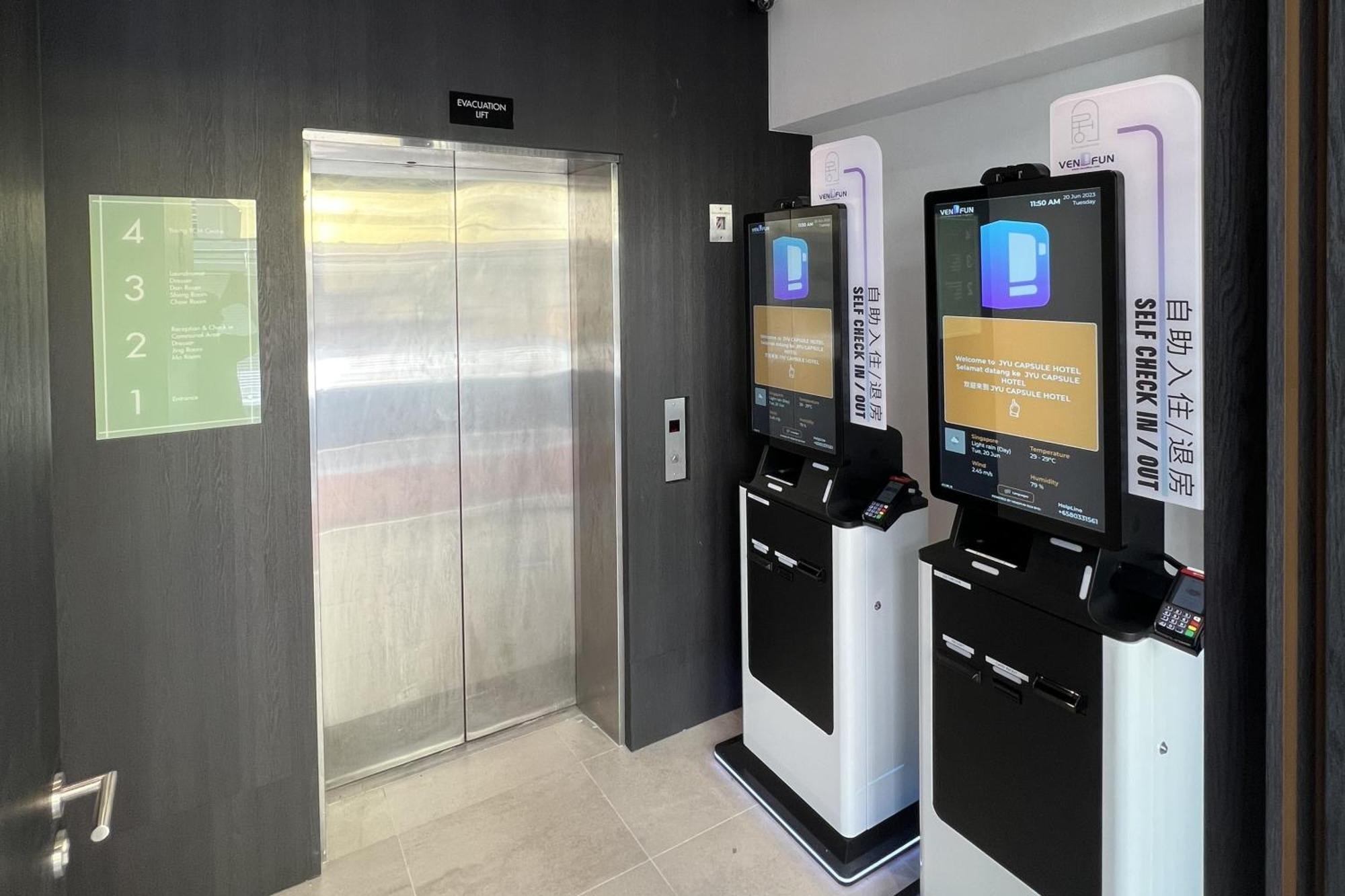 Jyu Capsule Hotel Singapore Exterior foto